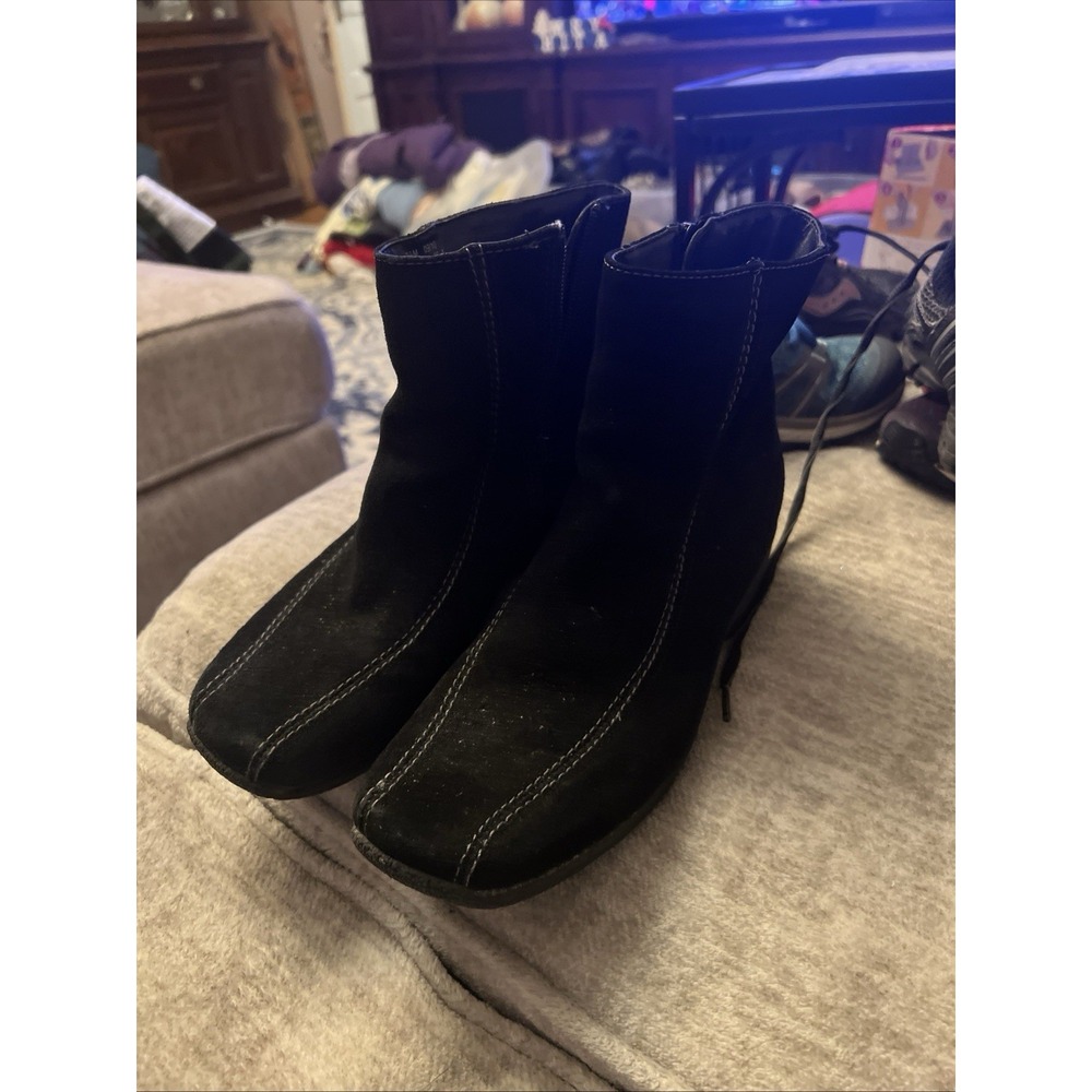 Clarks Ashlyn Ankle Boots Size 7.5 M Black Suede Side Zip Shoes 75171